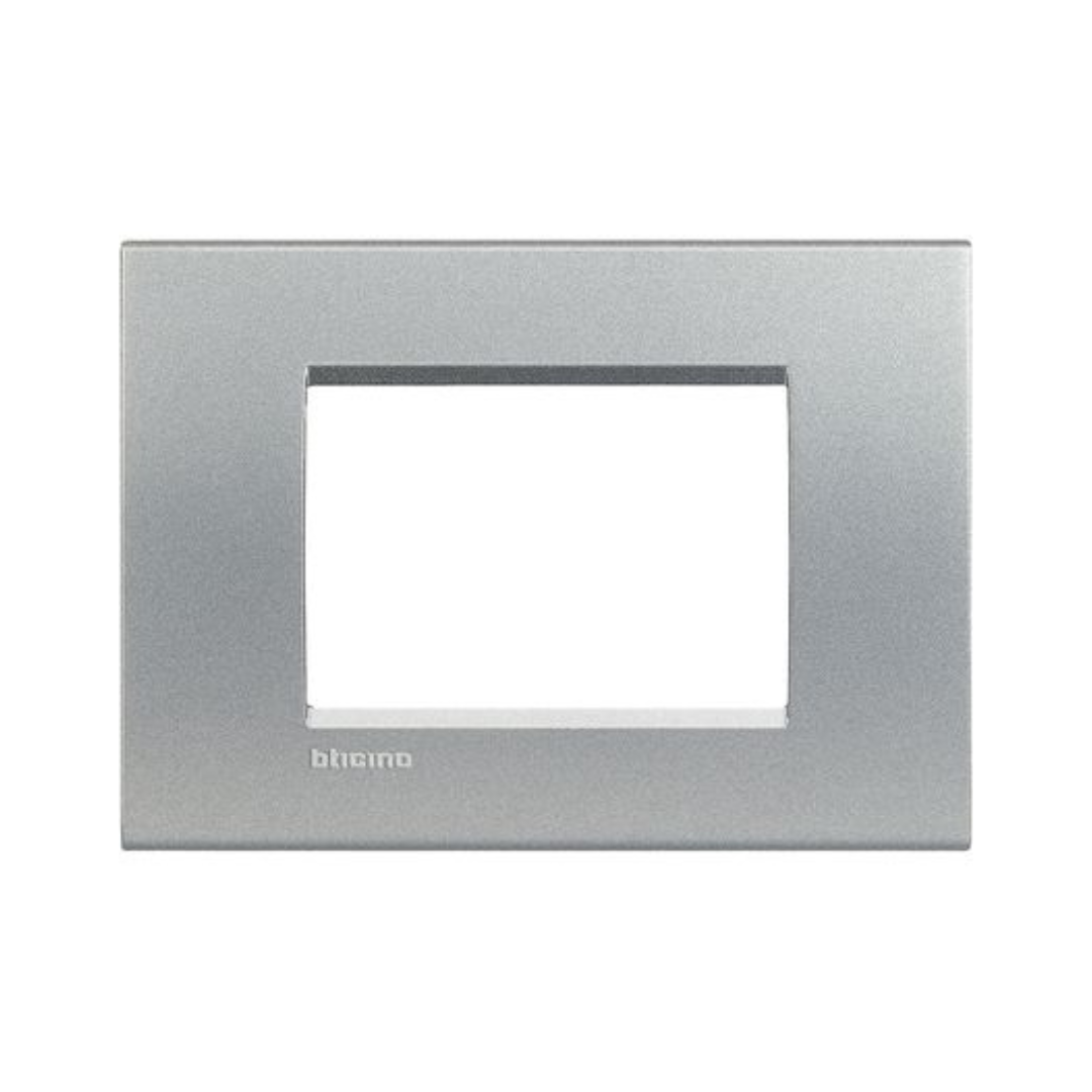 Placca quadra 3 moduli tech Bticino  Livingligh  LNA4803TE
